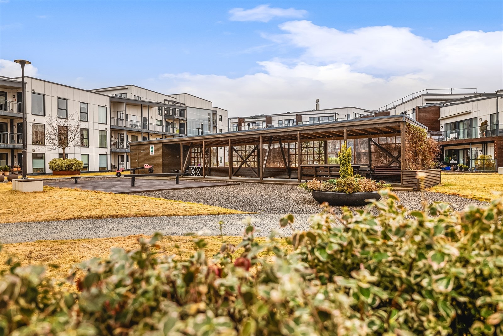 Sameiet Horisont består av 171 leiligheter, med flott felleshage på toppen av kjøpsenteret. Galleribilde