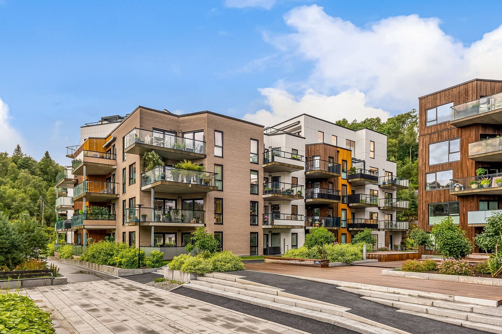 Her bor man herlig sentralt i Åsane i et nyetablert område bestående av flotte, nye boligbygg. Galleribilde