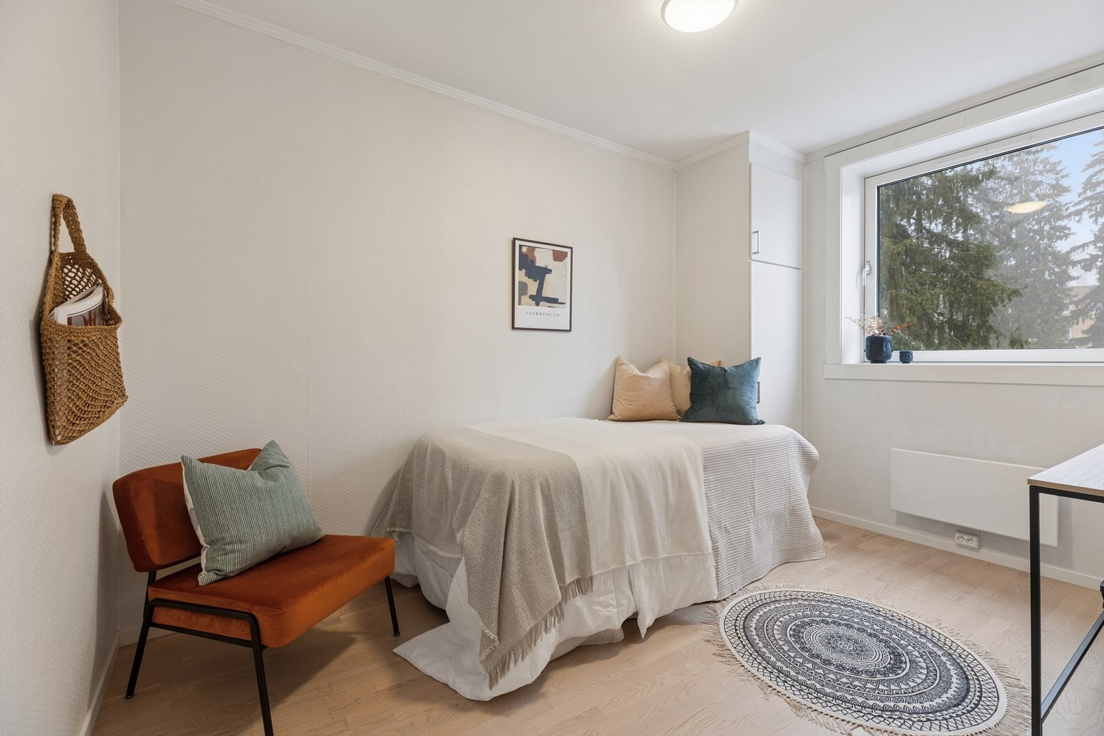 Soverom II egner seg godt som barne-, ungdoms- eller gjesterom, med plass til enkeltseng og nødvendig møblement. Galleribilde