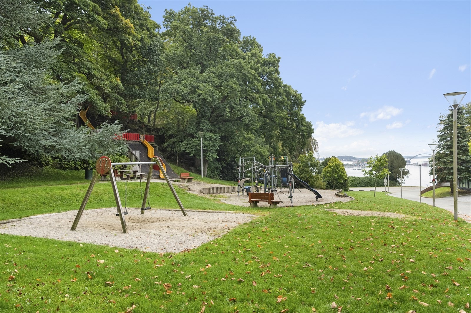 Rett ved konserthuset ligger også Bjergstedparken, en grønn lunge hvor du kan rusle blant frodige omgivelser og nyte byens rolige sider. Galleribilde