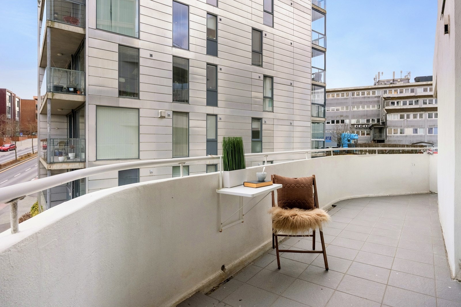 Balkong nummer to har man tilgang til via både stue og soverom nummer to. Galleribilde