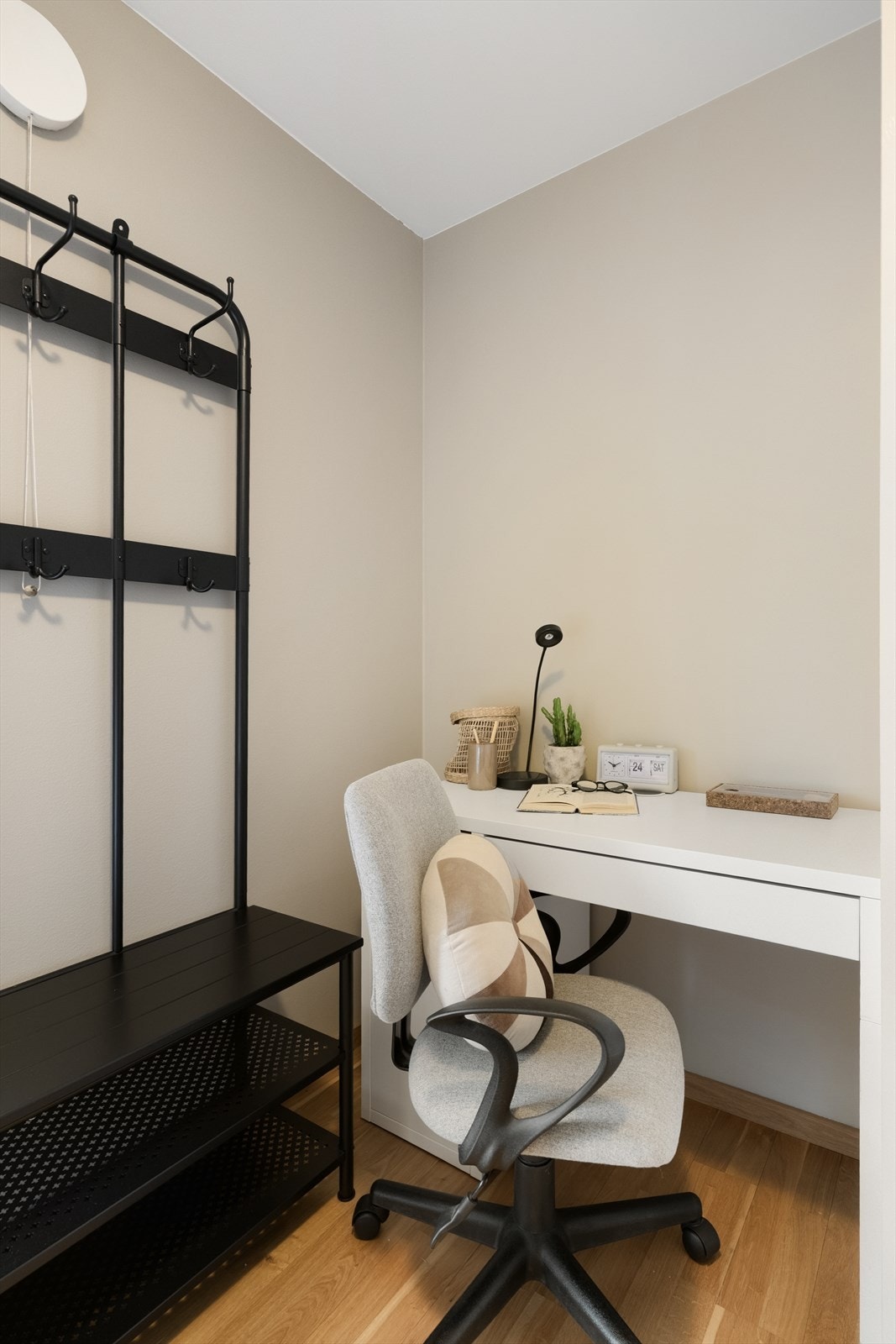 Soverom 2 kan enkelt tilpasses behov, enten som barnerom, gjesterom, hjemmekontor eller hobbyrom, alt etter hva man selv ønsker. Galleribilde