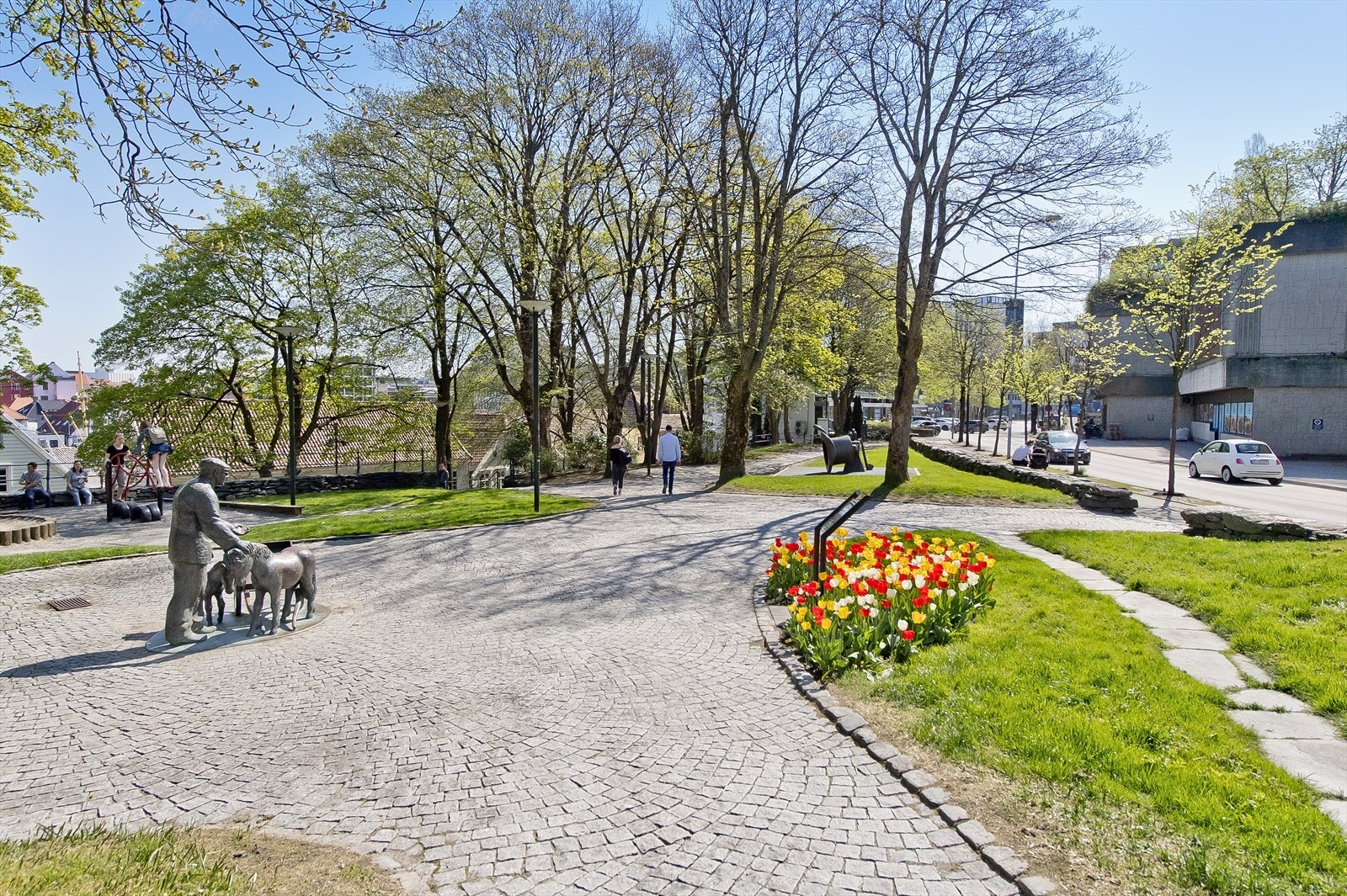 Stavanger sentrum ligger bare en kort spasertur unna med et rikt utvalg av butikker, restauranter, kafeer og servicetilbud. Galleribilde