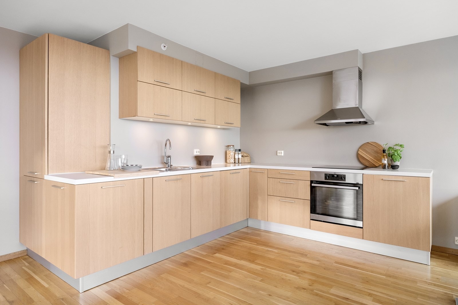 Integrerte hvitevarer bidrar til et stilrent og helhetlig uttrykk. Galleribilde