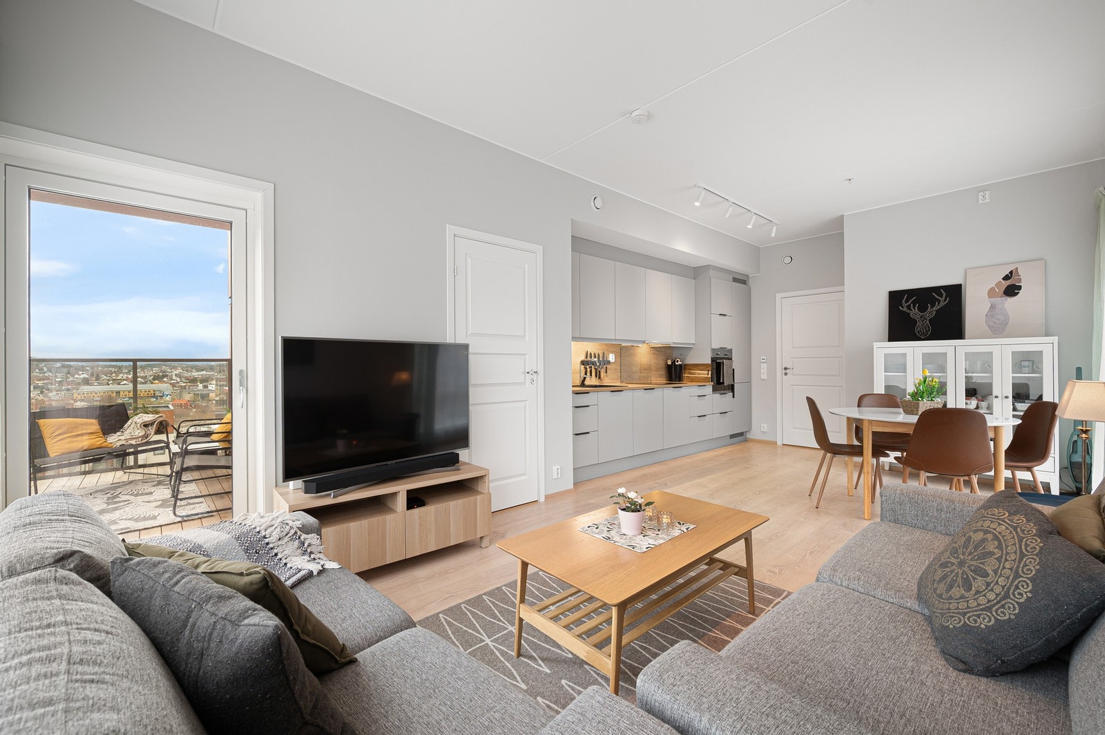 EiendomsMegler1 v/Kenneth Johansen har gleden av å presentere Theodor Overwiens veg 97! Foto: Krokstad & Nervik v/ Jens-Martin Nervik. Galleribilde