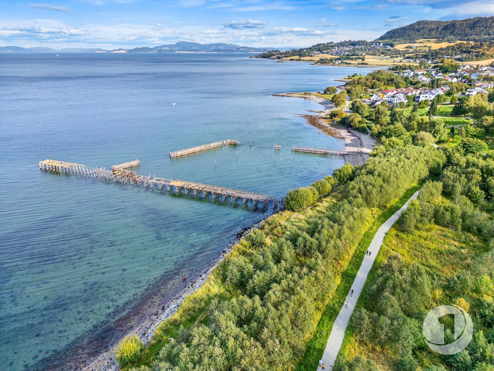 I umiddelbar nærhet finnes det gode rekreasjonsmuligheter både sommer og vinter. Ladestien passerer nære sameiet og her finner man flere populære badeplasser. Galleribilde