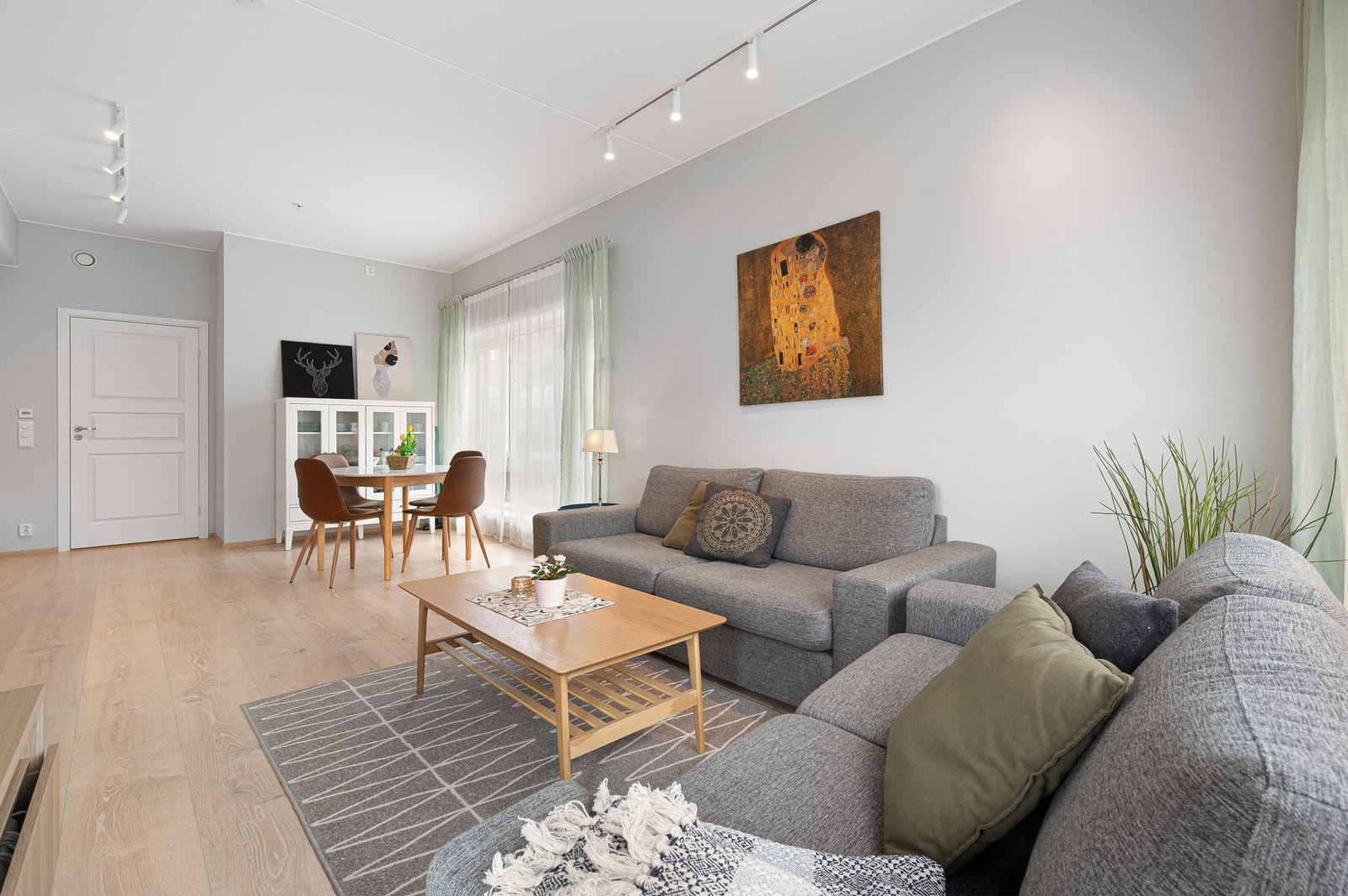 Åpen stue-/kjøkkenløsning på 26,2m² som gir ypperlige møbleringsmuligheter. Galleribilde