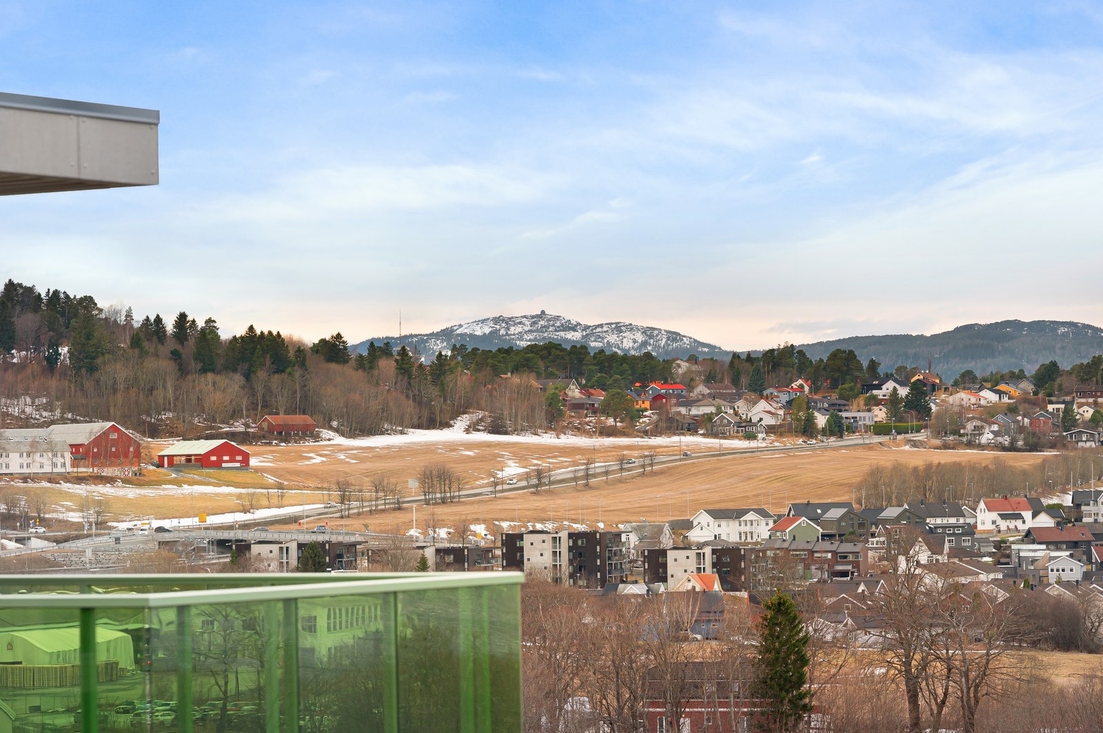 Gråkallen kan også skimtes i horisonten fra balkongen. Galleribilde