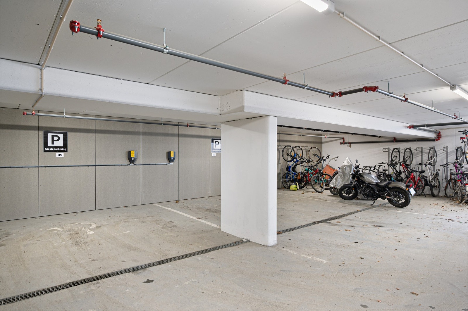 Det er også gjesteparkering i parkeringskjelleren. Galleribilde