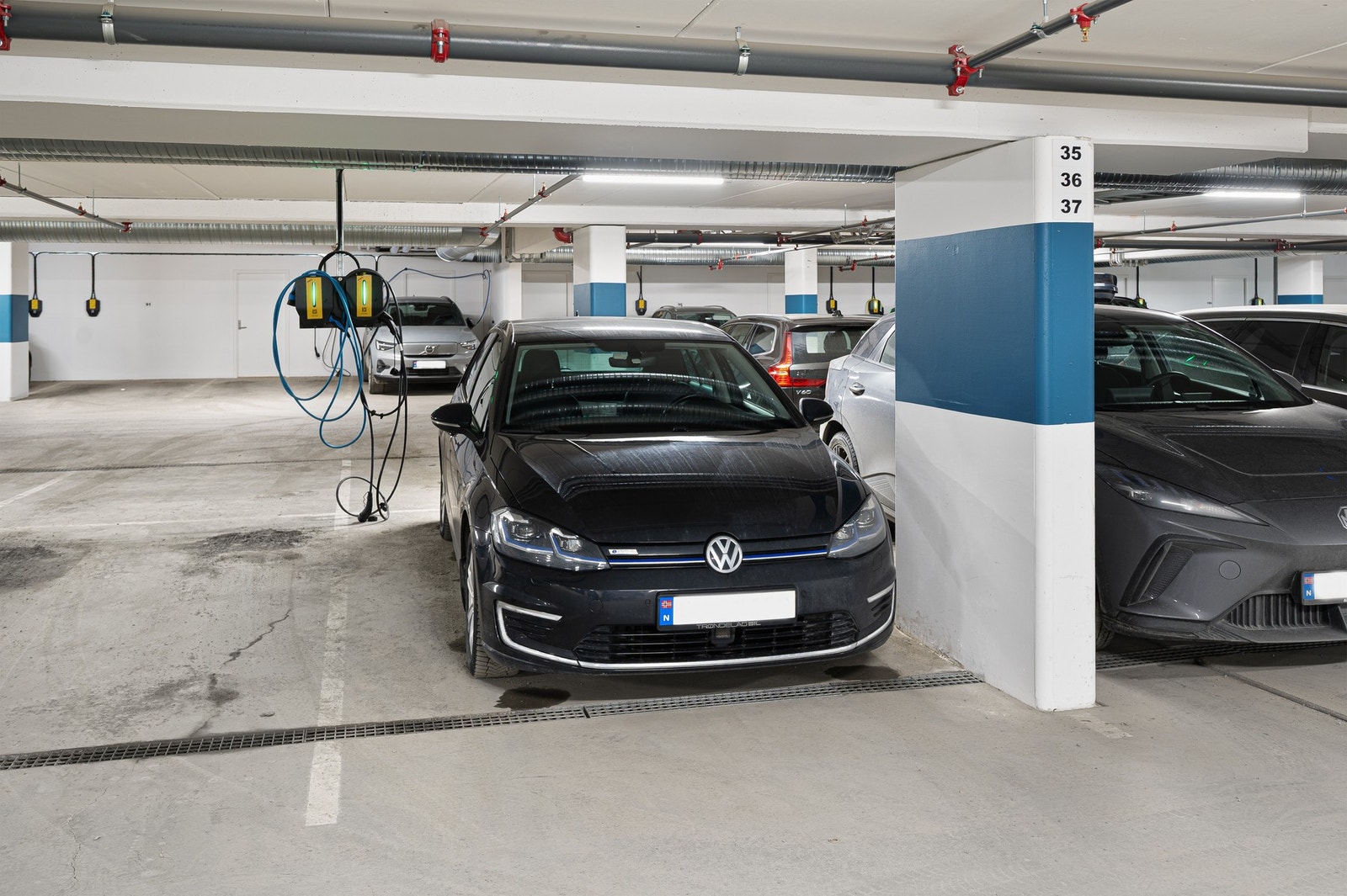 Det medfølger også en P-plass i felles parkeringskjeller med elbil-lader. Galleribilde