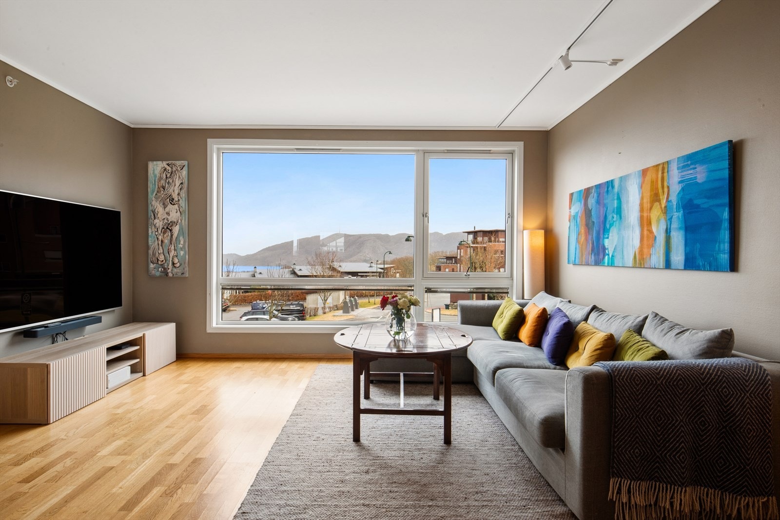 En lys og luftig leilighet med flott utsikt i 2.etg Galleribilde