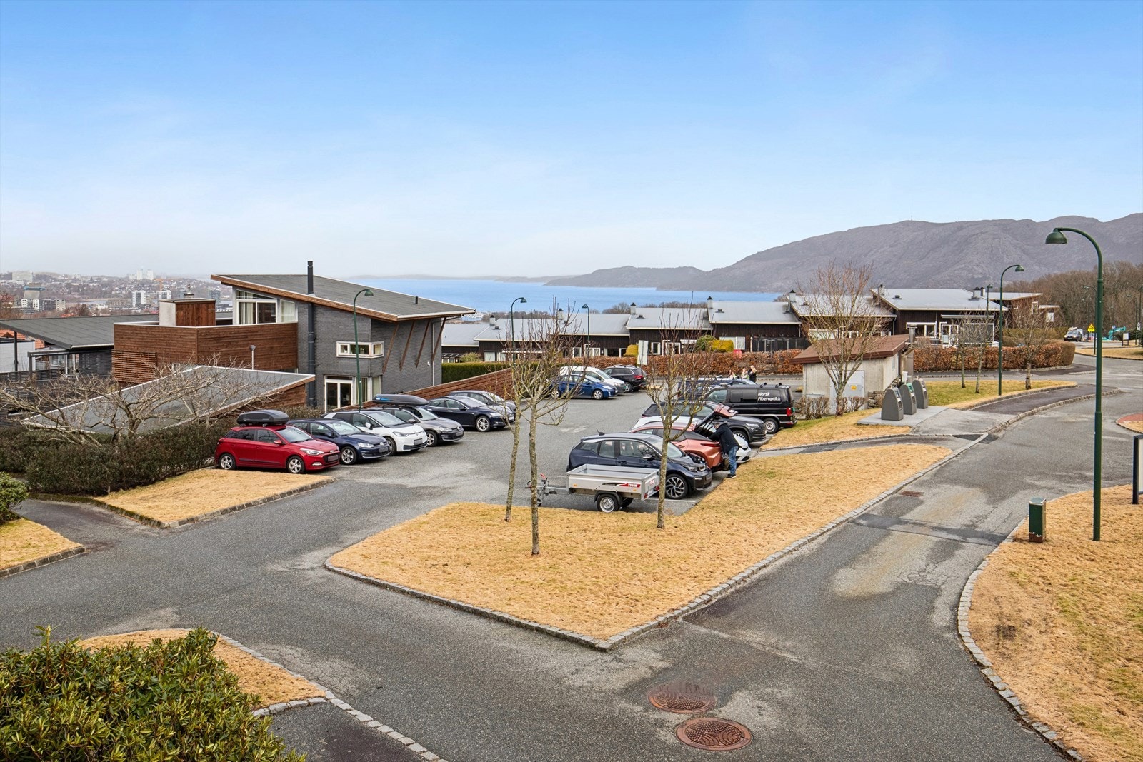 Romslig gjesteparkering - ellers fast parkering i lukket anlegg Galleribilde