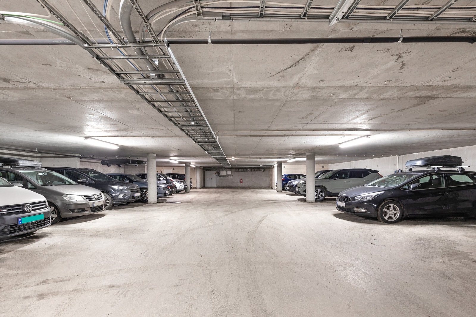 Leiligheten har parkering i felles garasjeannlegg Galleribilde
