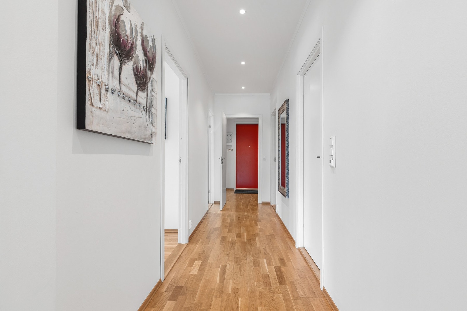 Romslig hall Galleribilde