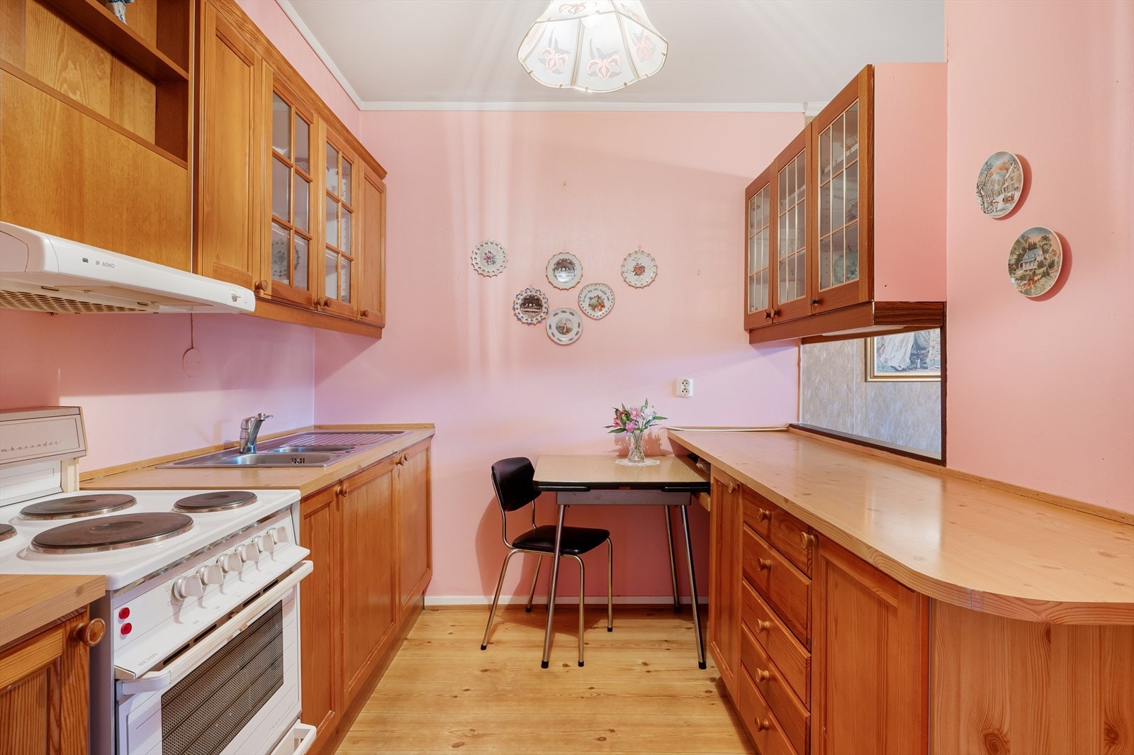 Her ligger det gode muligheter for å etablere et moderne kjøkken etter egne ønsker. Galleribilde