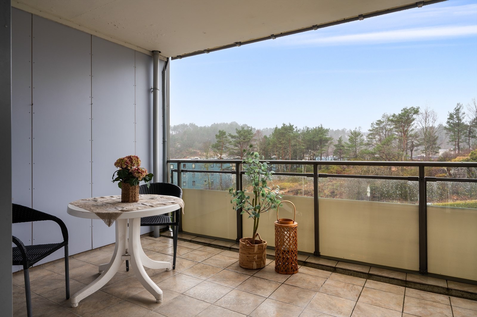 Romslig vestvendt altan på hele 21,7 m² med gode solforhold. Galleribilde