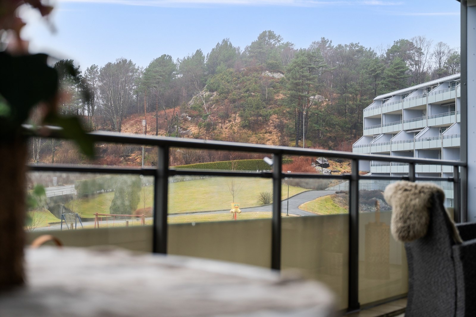 Leiligheten ligger i et rolig og etablert boligområde med kort vei til Vestkanten. Galleribilde