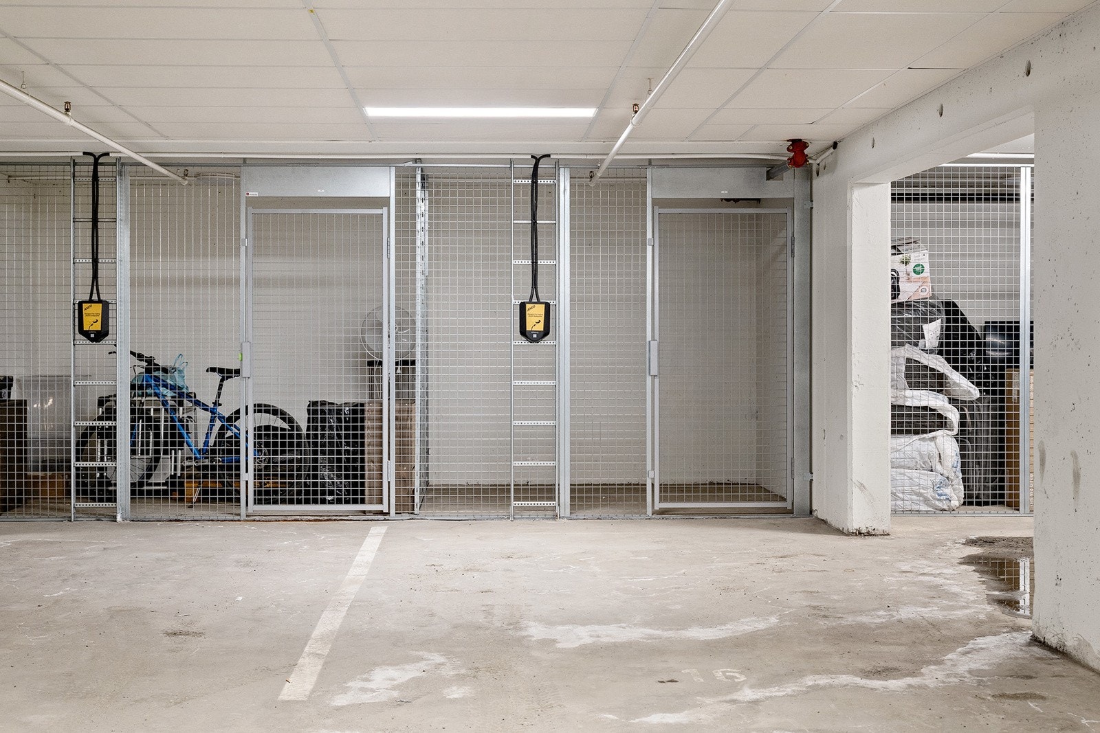 Leilgheten disponerer en garasjeplass og bod på 5 kvm i byggets underetasje Galleribilde