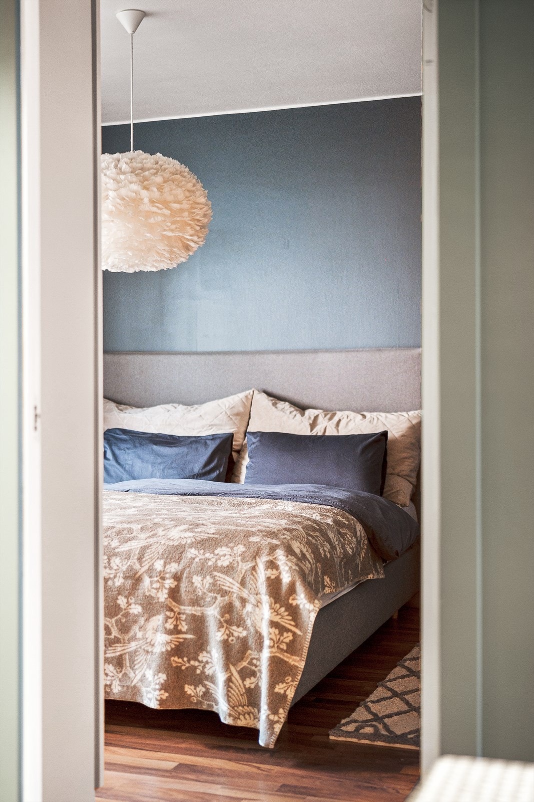 Leiligheten har to soverom som måler henholdsvis 11 m² og 6,6 m², og byr på gode møbleringsmuligheter. Galleribilde