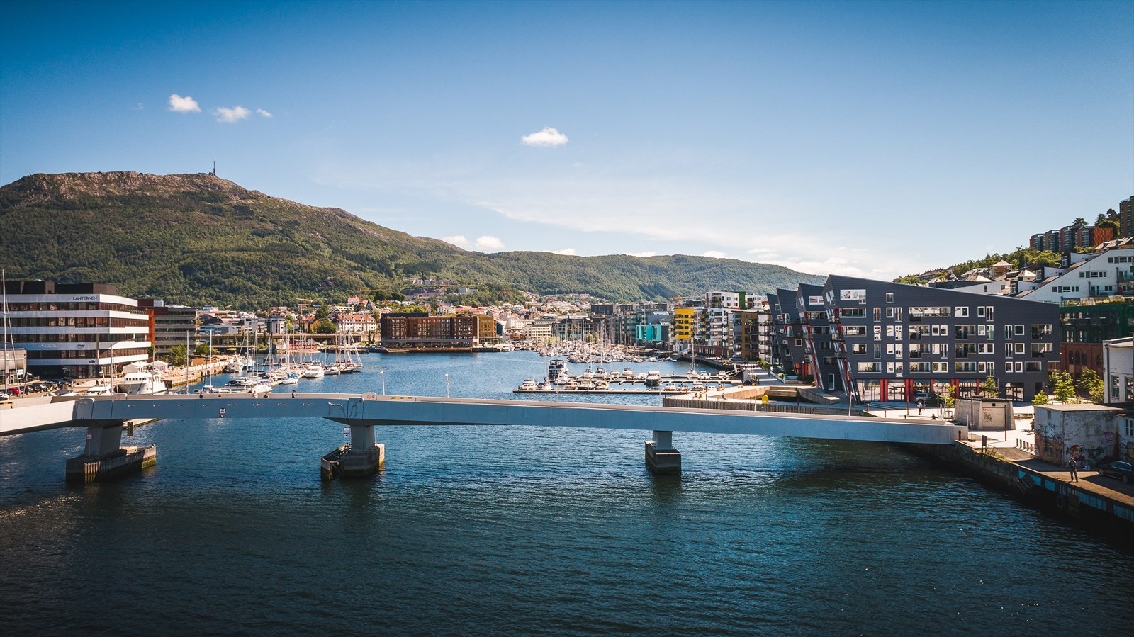 Det er kort vei til både studier og jobb - BI på Marineholmen, Universitetet i Bergen og flere store arbeidsplasser i Solheimsviken ligger like i nærheten. Galleribilde