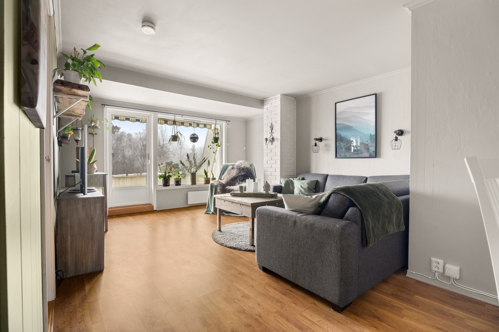 Godt med lysinnslipp fra store vindusoverflater. Galleribilde