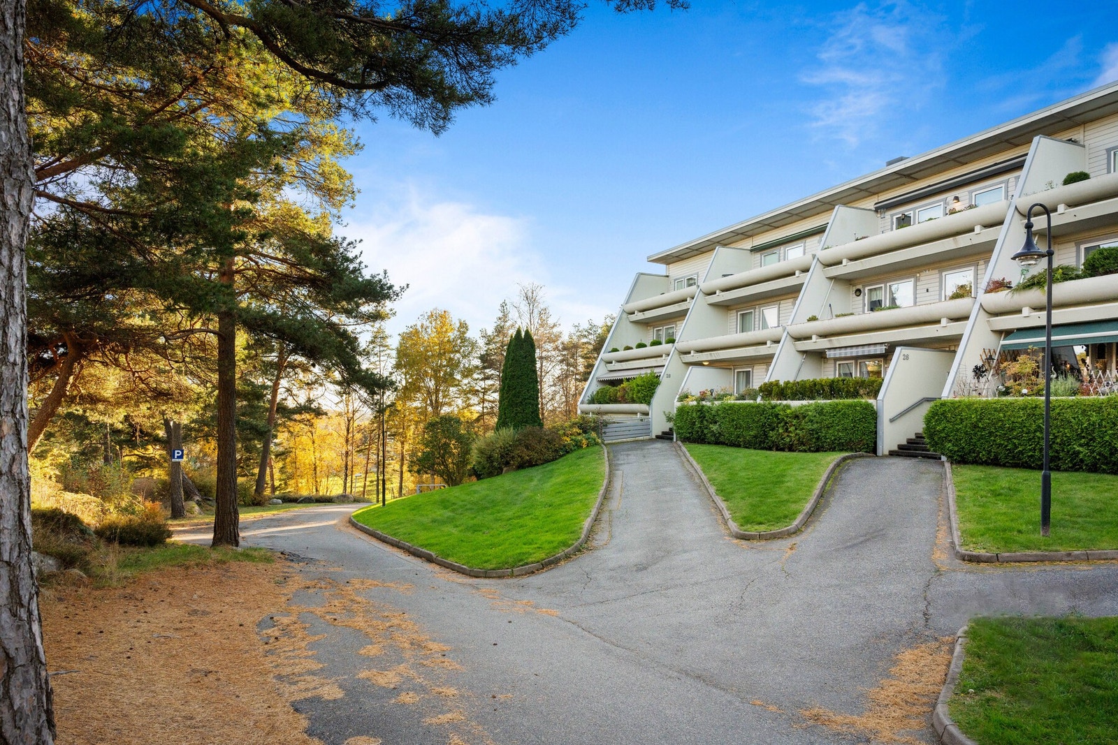 Felles inngangsparti med takoverbygg. Galleribilde