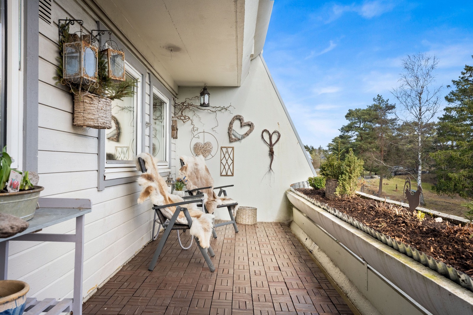 Pen uteplass direkte fra kjøkken på 14 kvm. Galleribilde