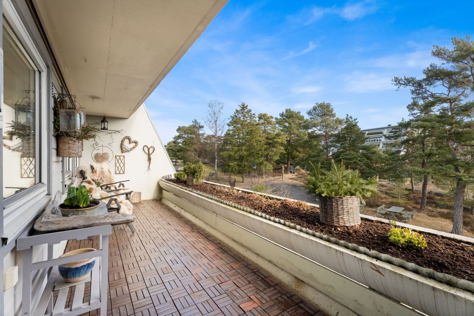 Her kan man nyte frokost i solen. Galleribilde