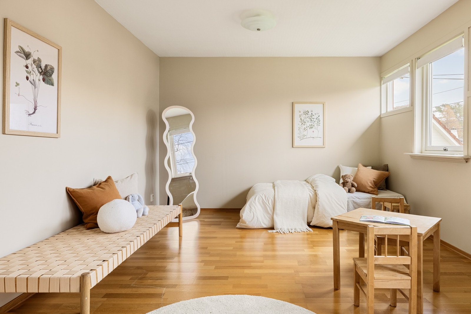 Alle soverommene i huset er av meget god størrelse, med plass til seng og garderobeløsning Galleribilde