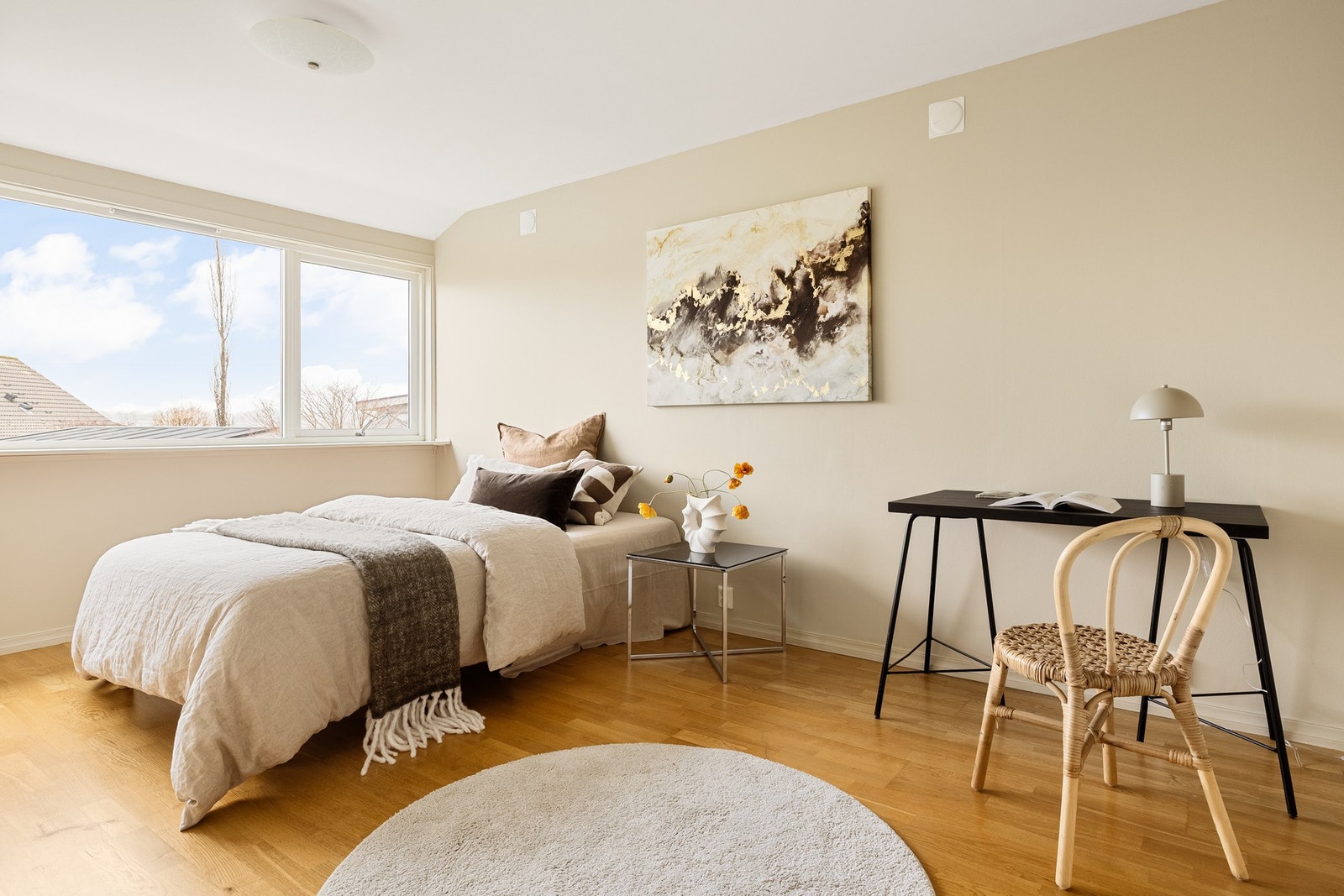 Det er også plass til skrivepult om ønskelig Galleribilde