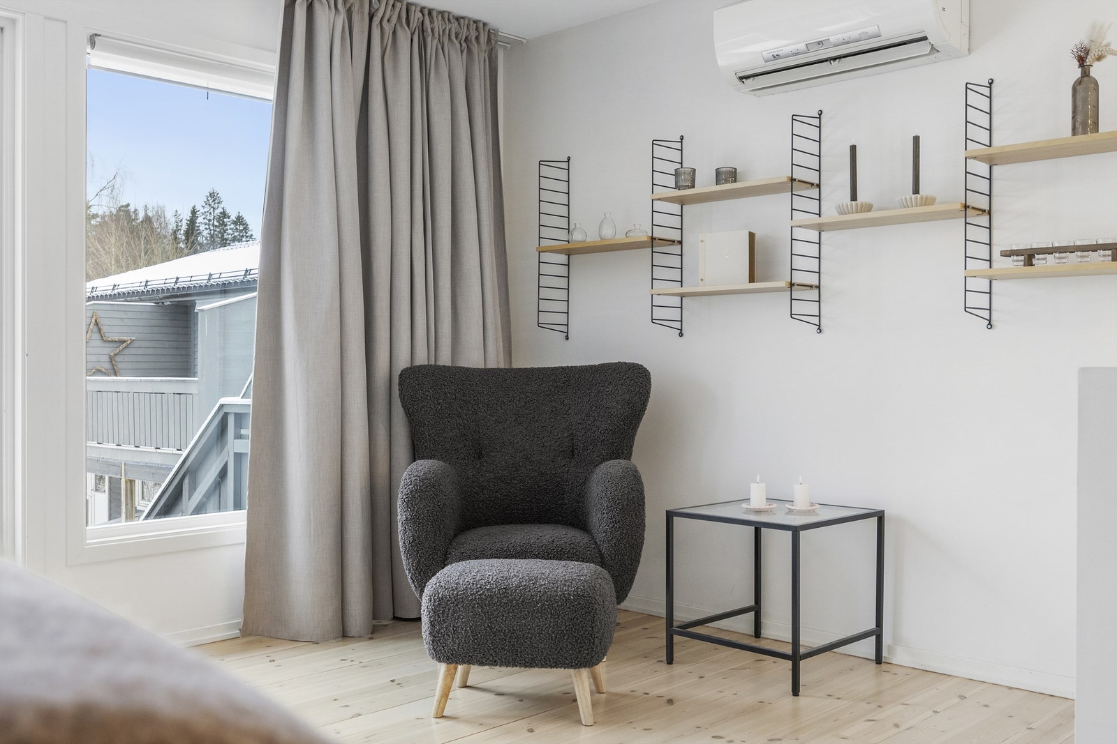 Fra stue er det utgang til vestvendt veranda. Galleribilde