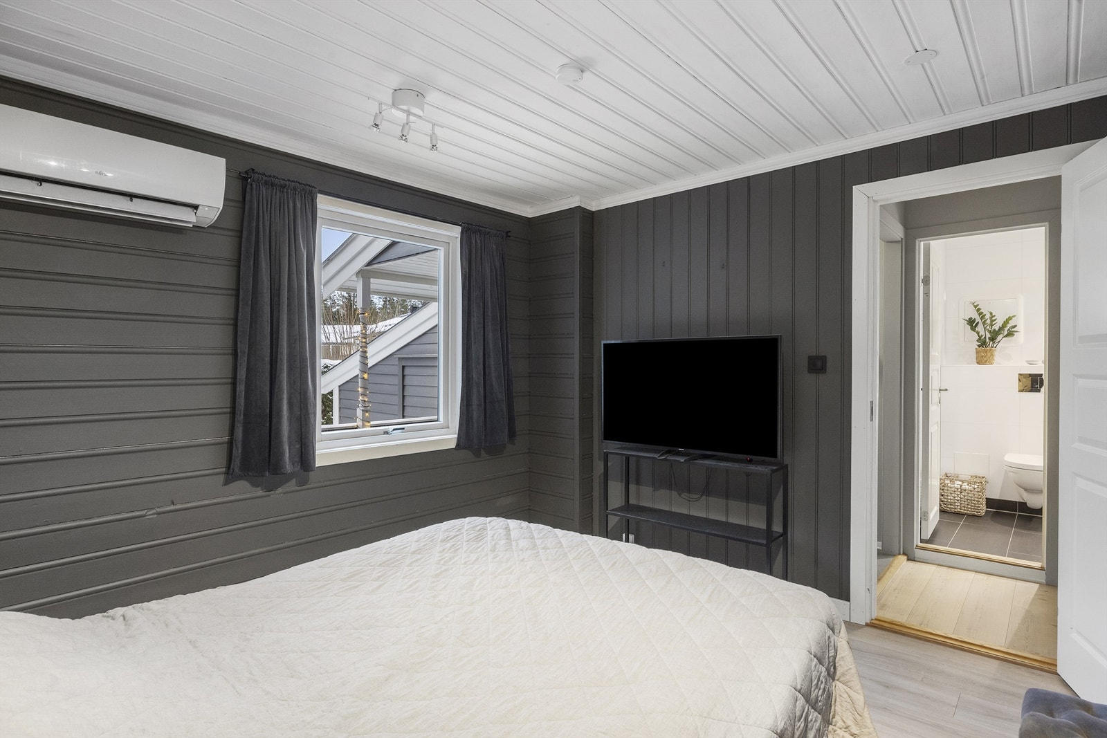 Varmepumpe for ekstra varme og aircondition om sommeren. Galleribilde