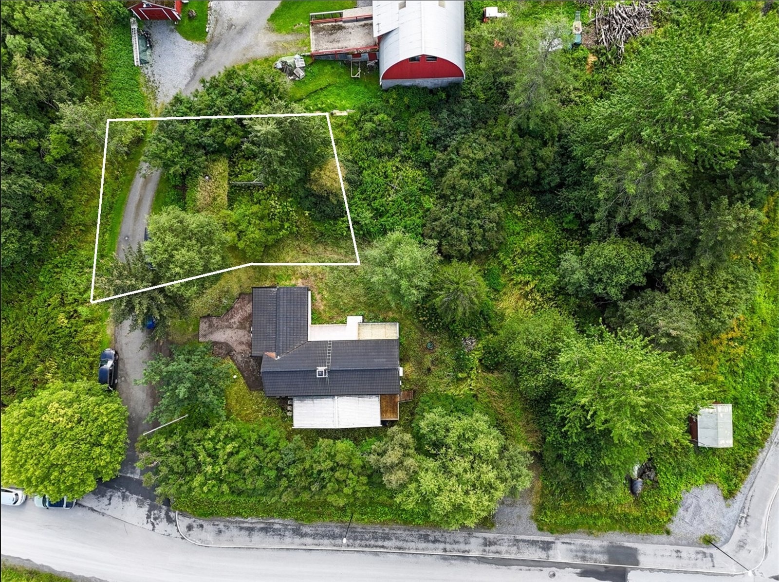 Tomt beliggende i attraktivt boområde. Tomtegrensen kan avvike fra illustrasjonen Foto: Mamor boligstyling og foto Galleribilde