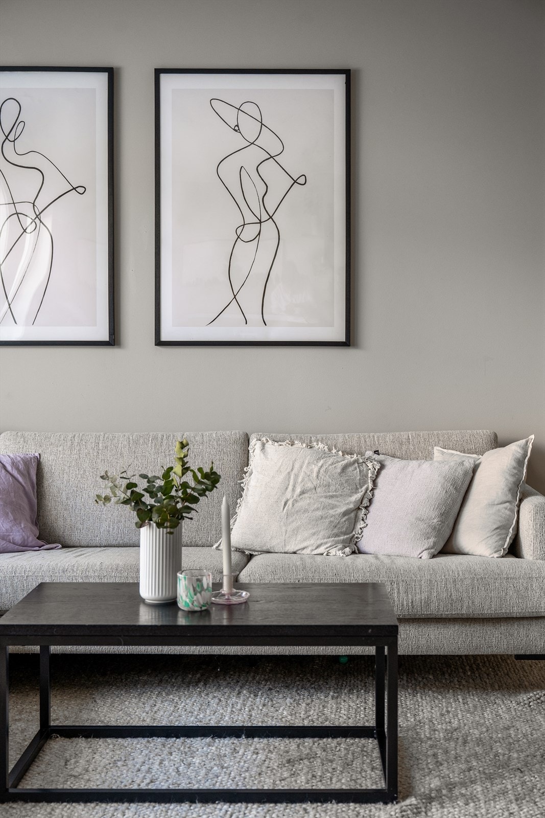 Gjennomgående materialvalg skaper en helhetlig og rolig atmosfære. Galleribilde