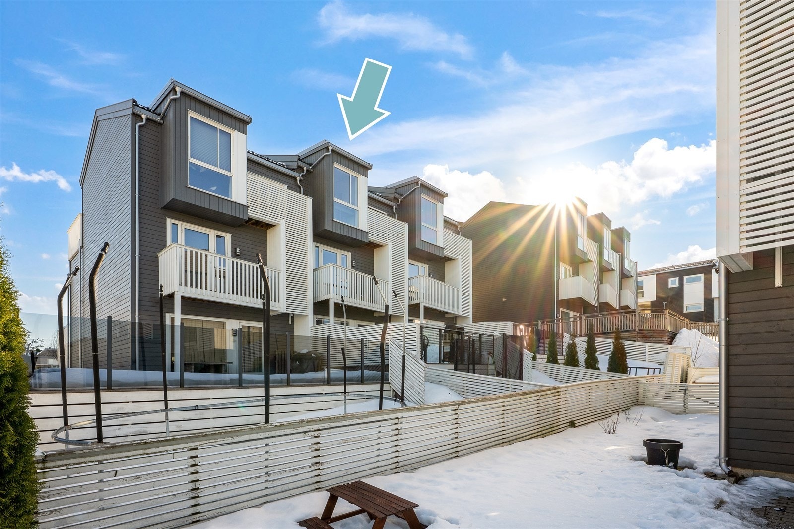 Her bor man barnevennlig til med kort vei til skoler, barnehager og lekeplasser i området. Galleribilde