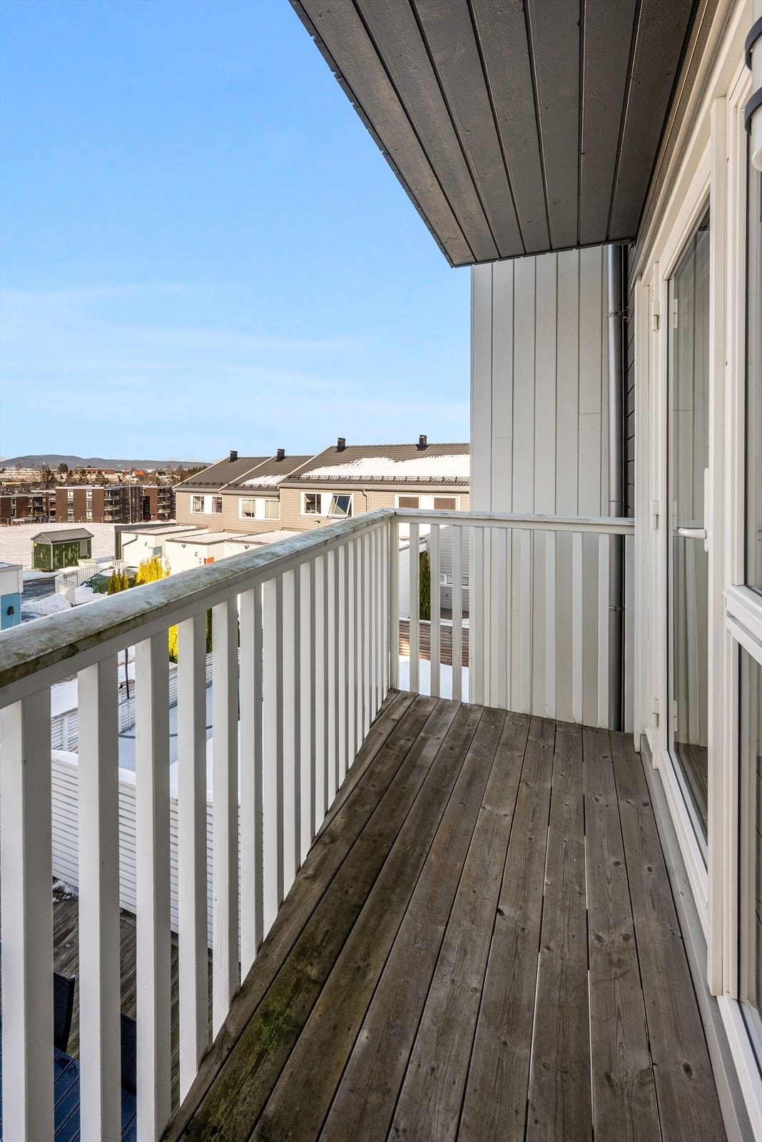 Balkongen på ca. 3,6 m² er en fin, privat uteplass tilknyttet hovedsoverommet. Galleribilde