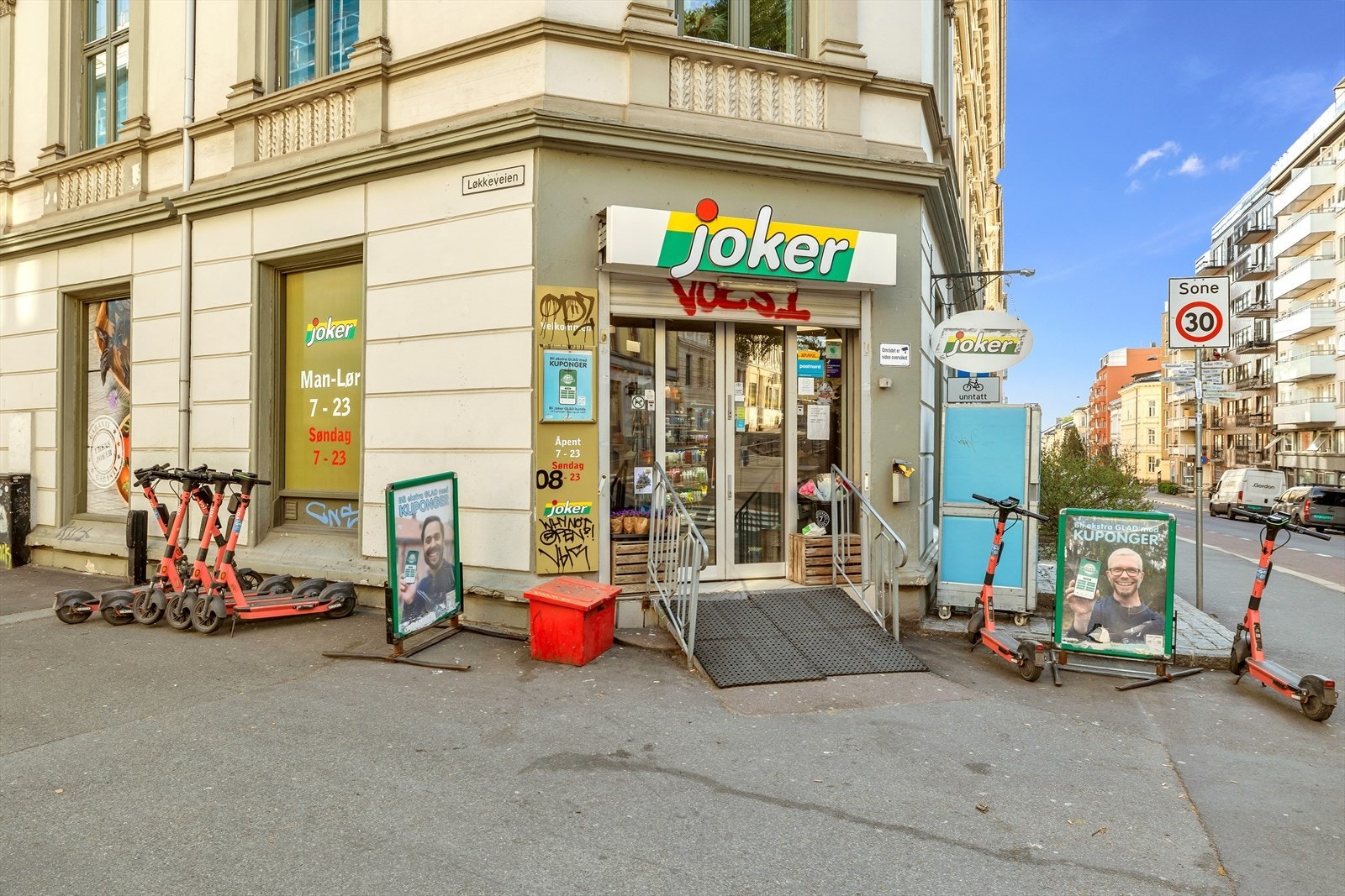 Det ligger en Joker-butikk like ved, og den har søndagsåpent. Galleribilde