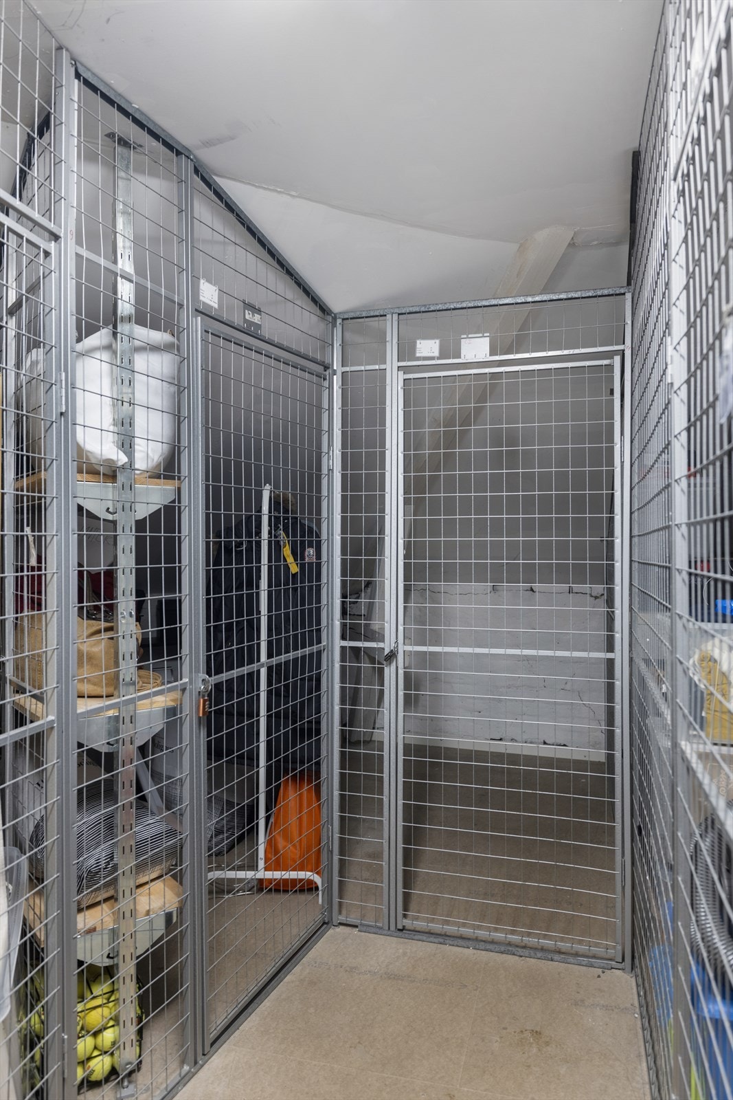 Boligen disponerer to boder - her vises én av dem (loftsboden). Galleribilde