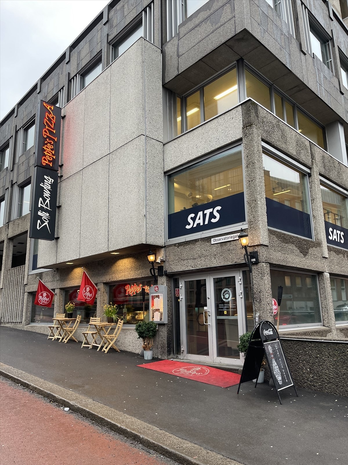 Sats, Solli Bowling og Peppes Pizza er en nær nabo. Galleribilde