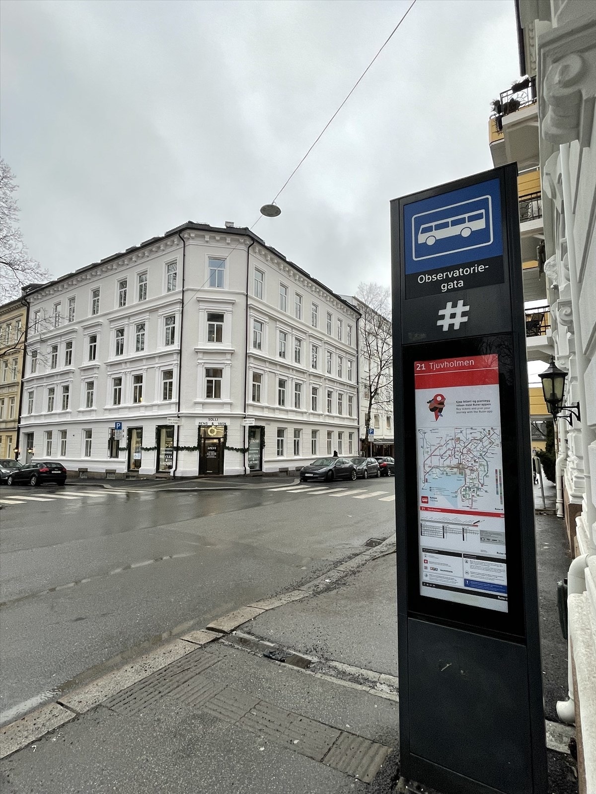 Nærmeste buss stopp er 1 min. unna. Galleribilde