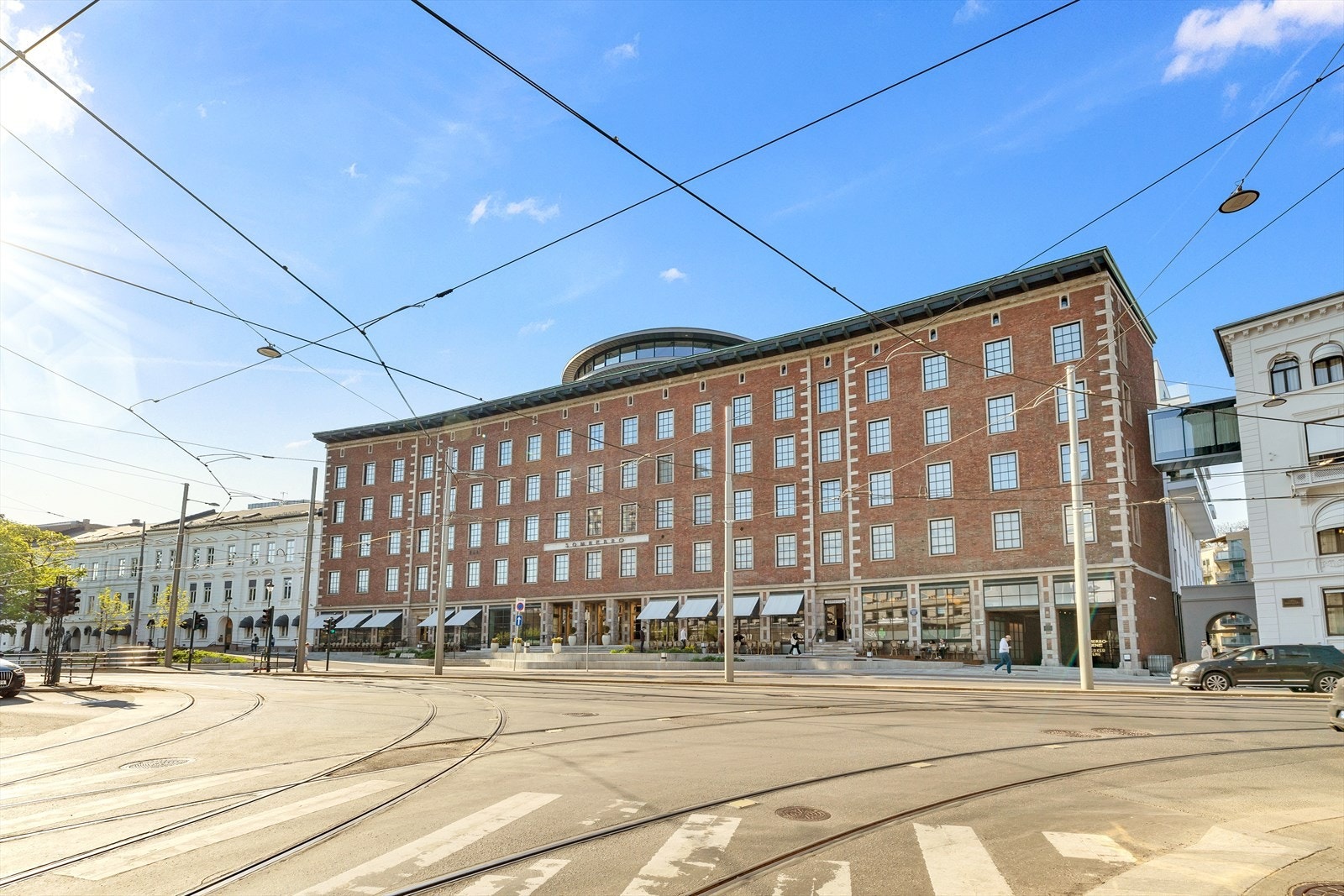 Kort vei til det populære hotellet Sommerro, som byr på restauranter, barer og hyggelige opplevelser. Galleribilde