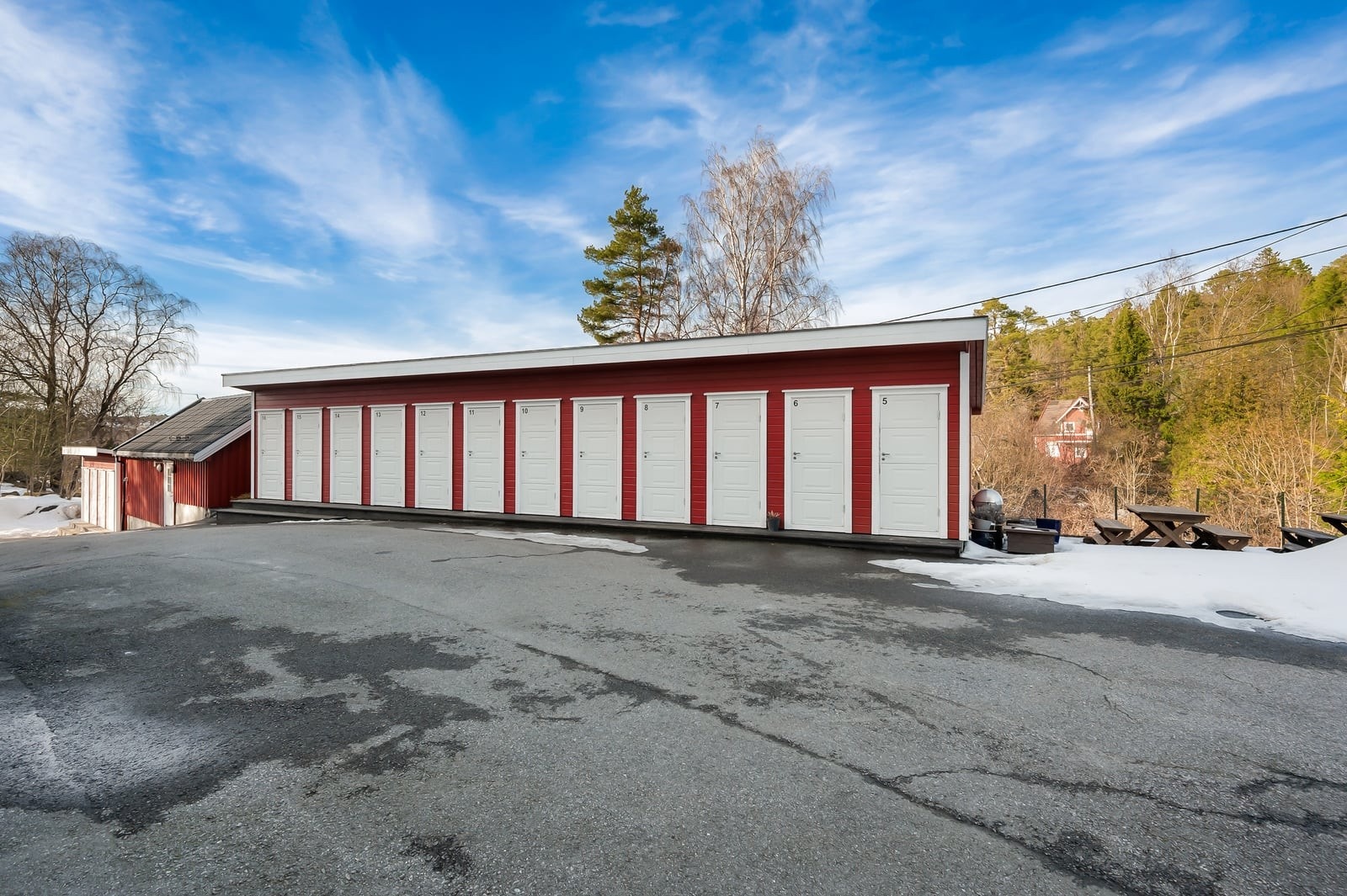 Det er bod i rekke som medfølger leiligheten. Galleribilde