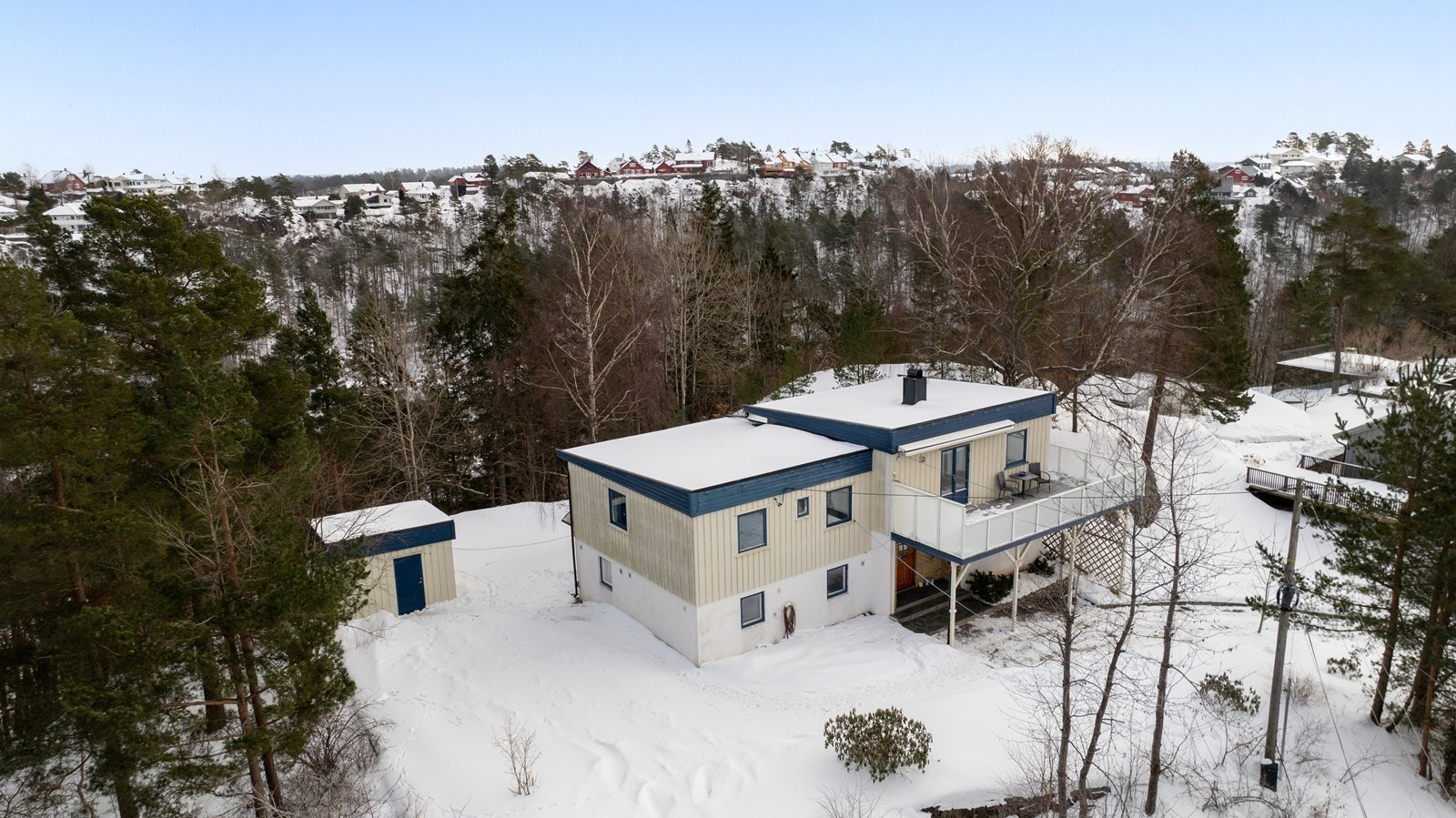 Fra huset er det umiddelbar nærhet til turstier, badevann og rekrasjonsområder Galleribilde