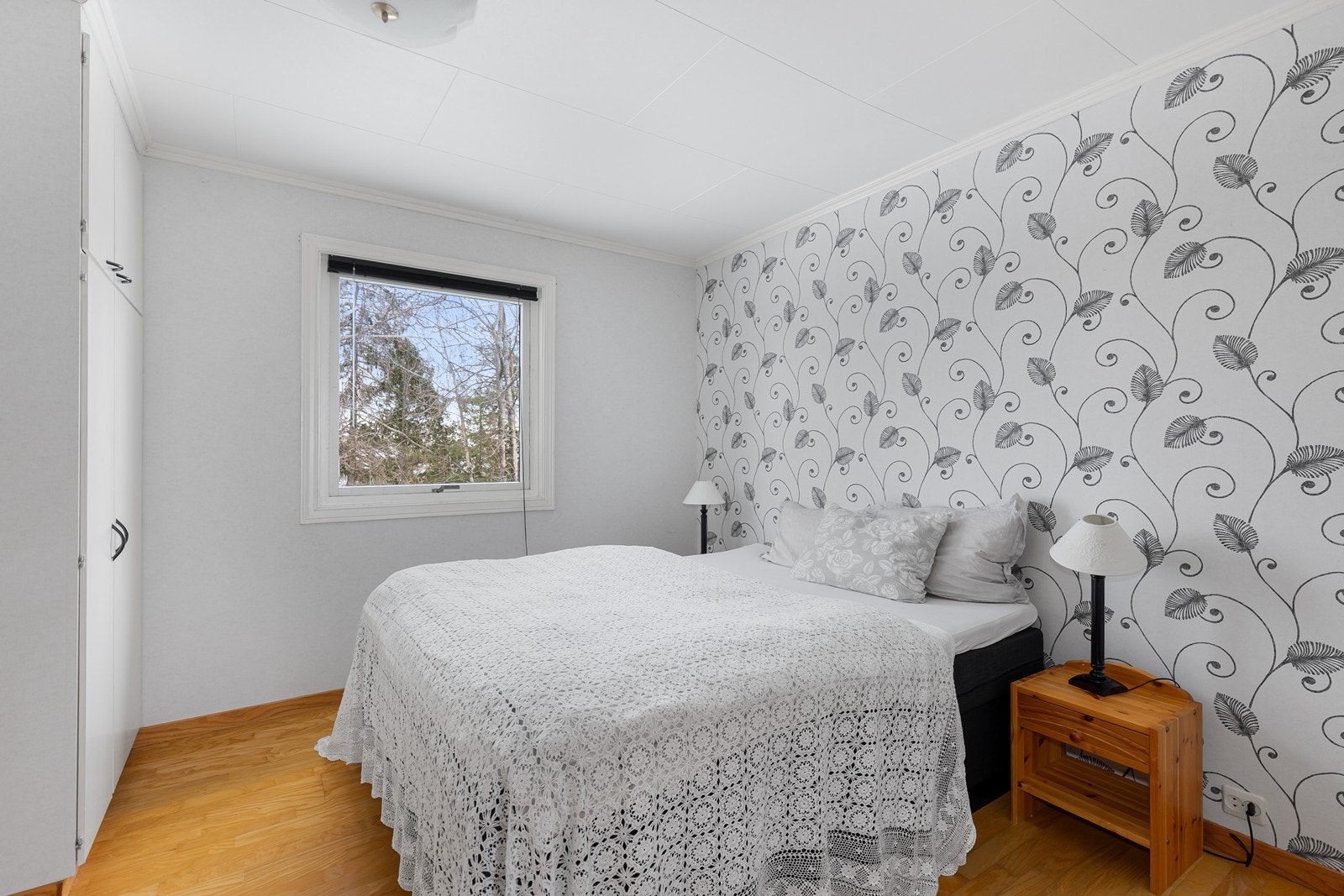 1 av 3 romslige soverom Galleribilde