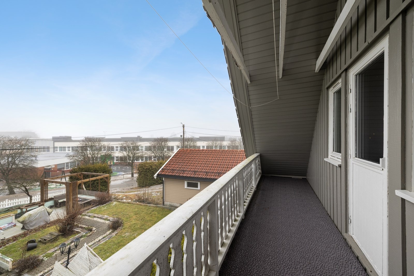 Boligen ligger rett ved Tindlund skole Galleribilde