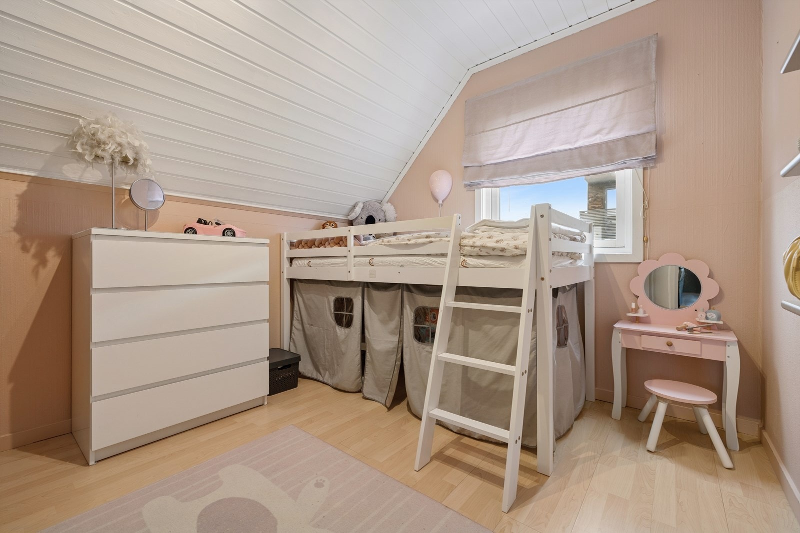 De to andre soverommene passer ypperlig som barnerom Galleribilde