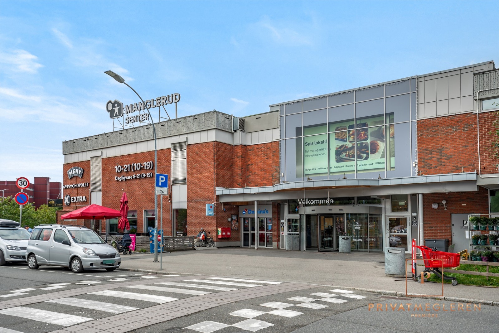 Manglerud senter ligger en kort tur fra boligen, her finner du alt du trenger i hverdagen, med butikker, tjenester og vinmonopol. Galleribilde