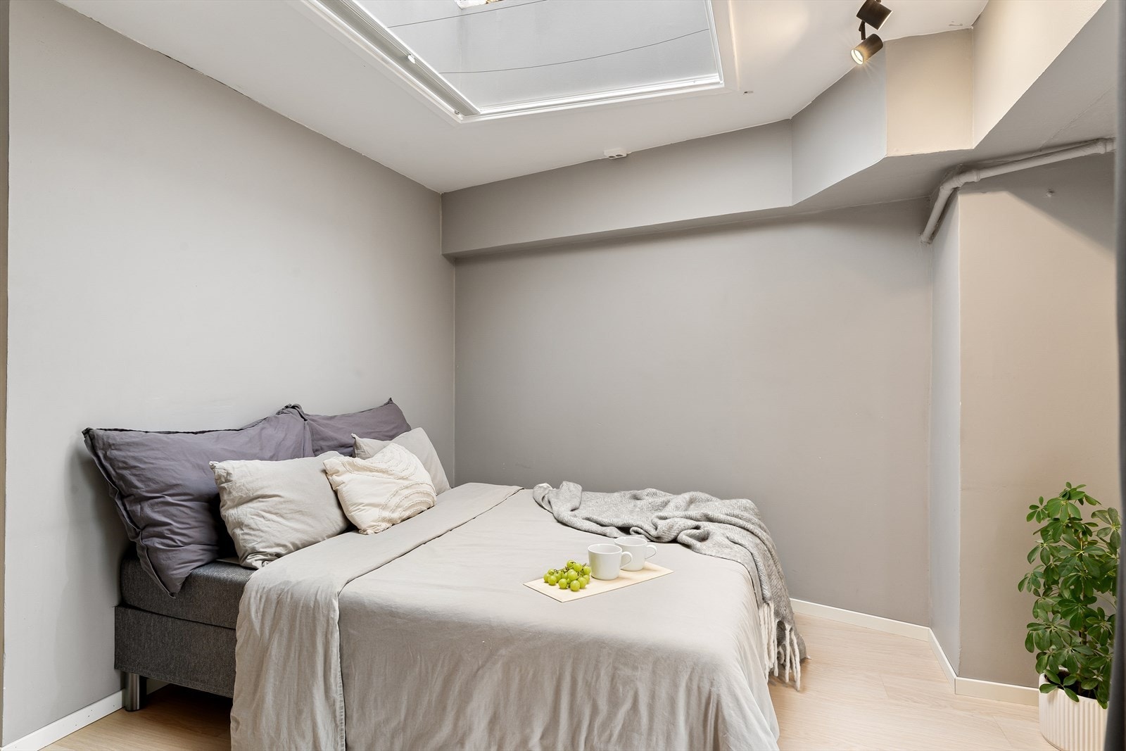 Rommet er romslig og har gode møbleringsmuligheter. Galleribilde