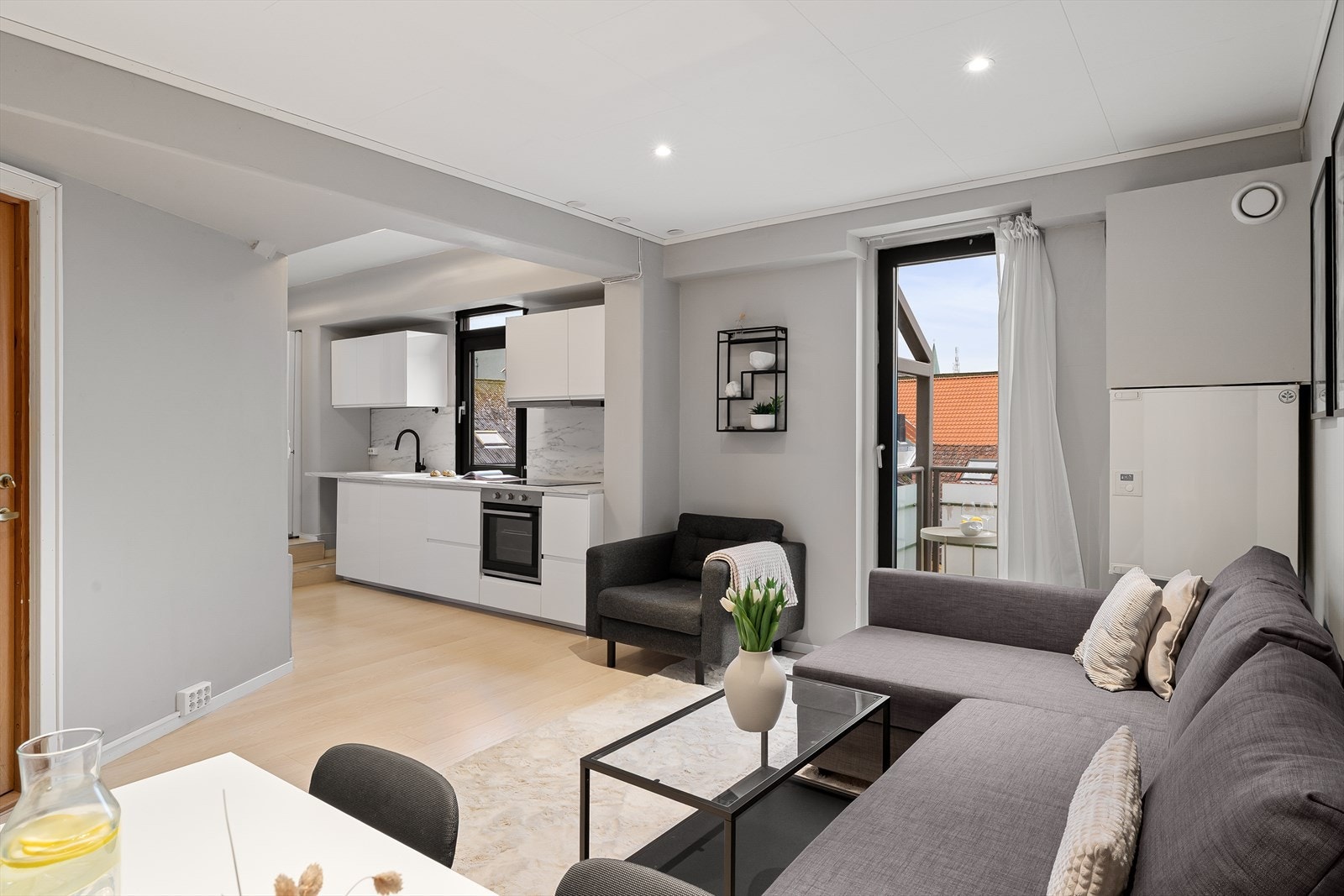 EiendomsMegler 1 ved Anette Egeland Bråtveit presenterer Langgata 2A, en kjekk leilighet midt i Sandnes sentrum! Galleribilde