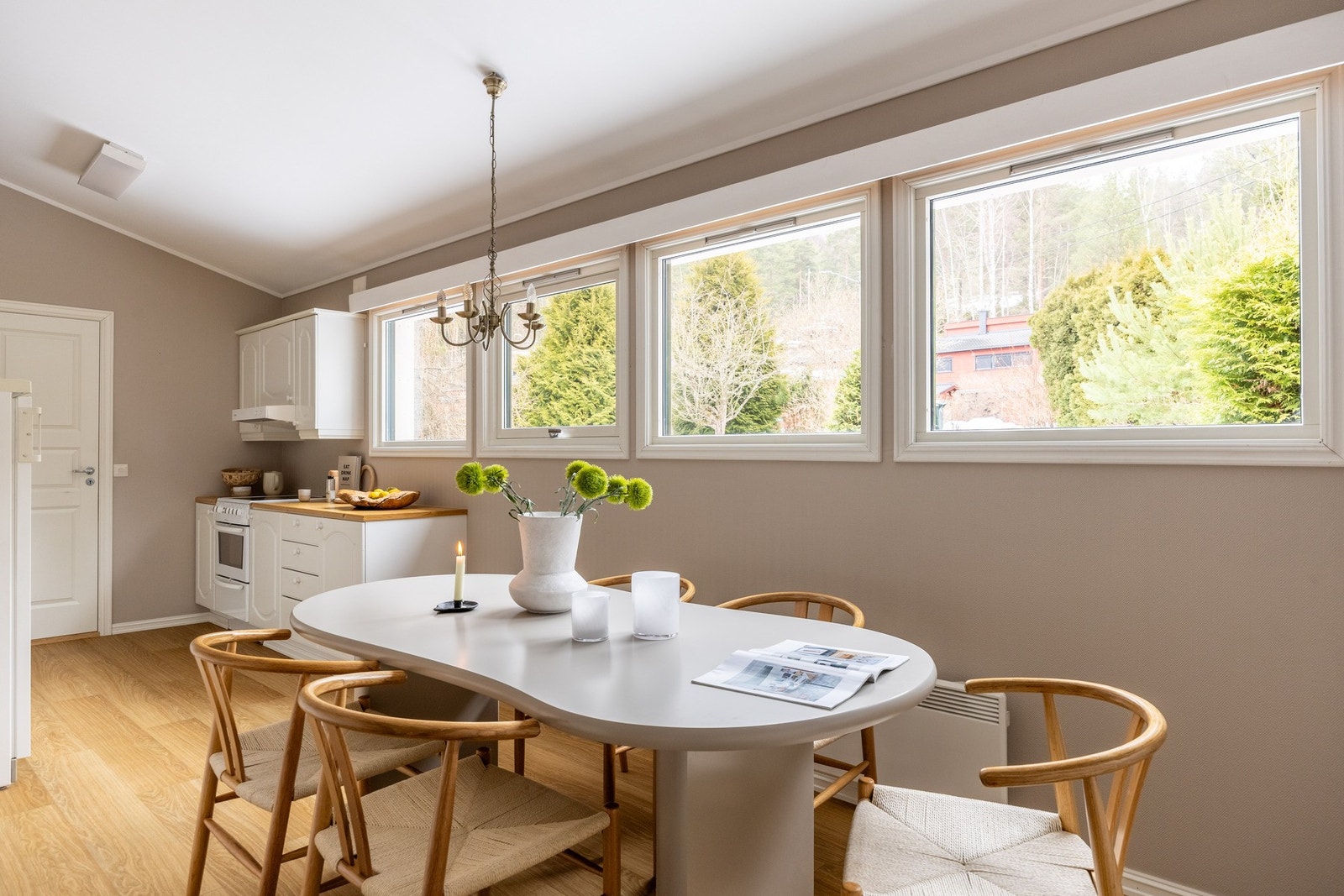 Her har man god plass til et stort langbord. Galleribilde